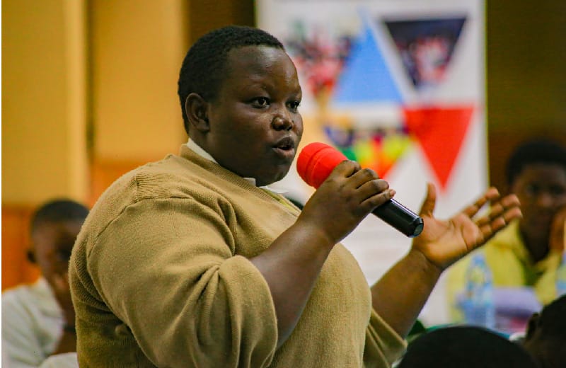 MEMPROW Girl making a presentation